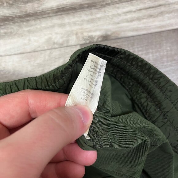 Athleta Athletic Expedition MR Side Stripe Loose Shorts Green Women’s Size 8 - Picture 10 of 10